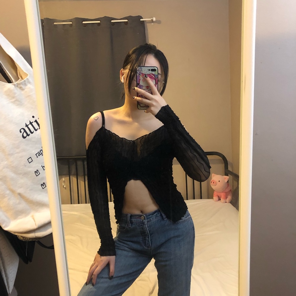 Irregular cut mesh top